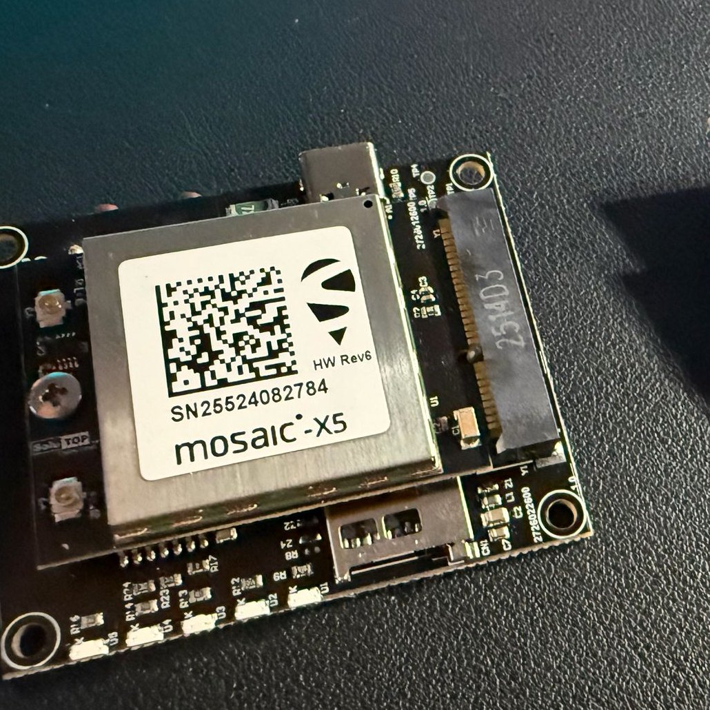 Scheda MSX con modulo mosaic-X5 e connettore mini-PCIe
